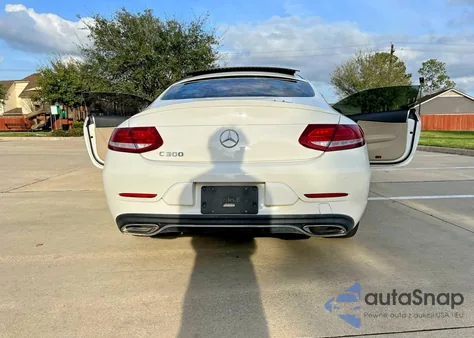 2018 Mercedes-Benz C 300 z USA, uszkodzony, nr VIN WDDWJ4JBXJF670349